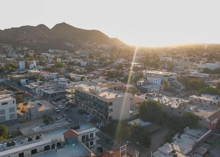 Modern 3 Blocks Away From The Marina King Bed And Pool Cabo San Lucas